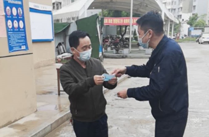 景焦能源動力廠開展黨員進(jìn)社區(qū)服務(wù)助力“雙創(chuàng)雙修”1.jpg 景焦能源動力廠開展黨員進(jìn)社區(qū)服務(wù)助力“雙創(chuàng)雙修”1.jpg