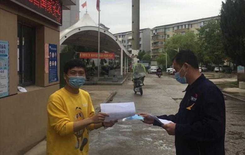 景焦能源動力廠開展黨員進(jìn)社區(qū)服務(wù)助力“雙創(chuàng)雙修”2.jpg 景焦能源動力廠開展黨員進(jìn)社區(qū)服務(wù)助力“雙創(chuàng)雙修”2.jpg